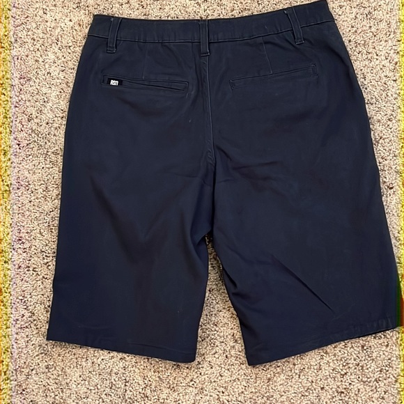 Men’s RSQ Longer Navy Chino Shorts - Picture 2 of 8